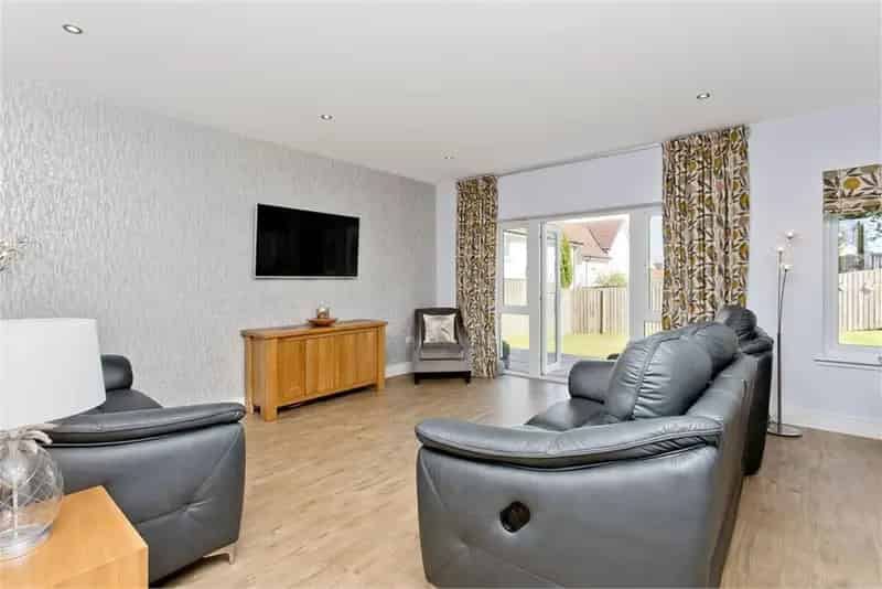 6 Bed Detached House Livingston Luxury Family Home