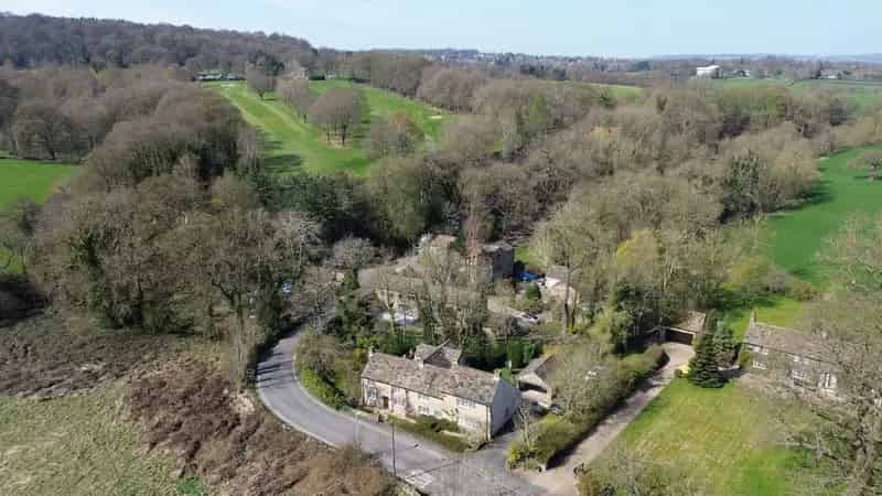 4 Bedroom Detached Cottage Fenay Bridge