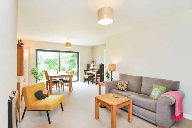 4 Bedroom House to Let - Newly Decorated