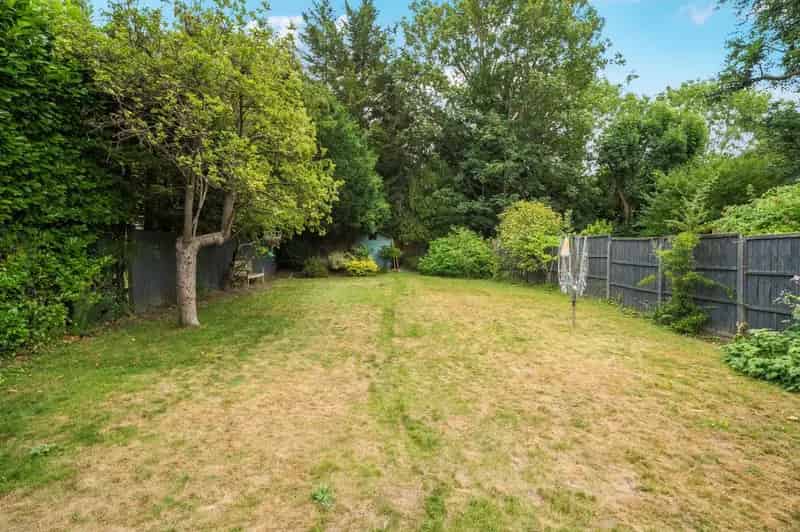 5 Bedroom Detached House for Sale in Ashtead