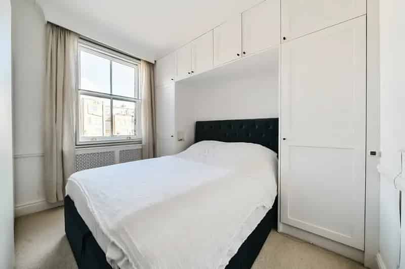 Stunning Refurbished 729 Sq Ft Apartment with Office Space