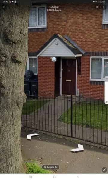 2 Bed Ground Floor Flat with Garden and Off-Road Parking