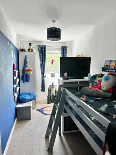 3 Bedroom Flat Close to Whyteleafe Train Station and Schools
