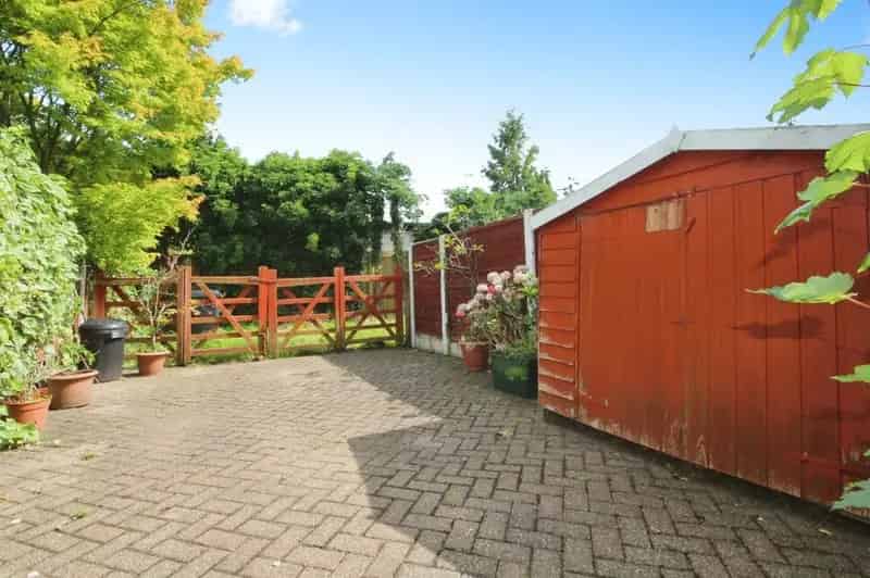 2 Bedroom Mid Terrace House Wilmslow Cheshire SK9 Requires Updating