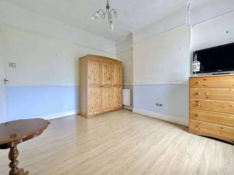 3 Bed House For Sale - Good Condition - Landscaped Garden