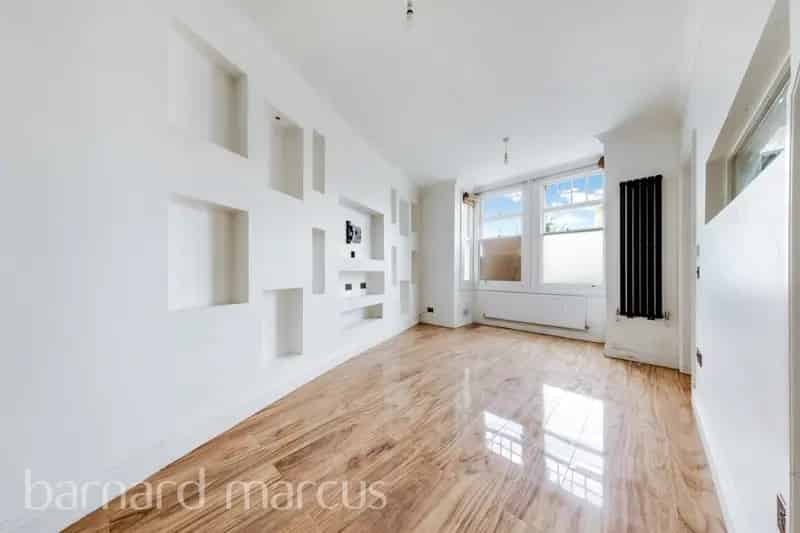 Three Bedroom Period Home No Onward Chain
