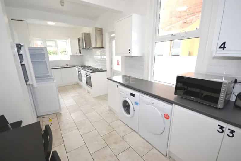 8 Bedroom House Share Near Reading University