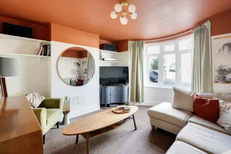 3 Bedroom Semi Detached House with Parking and Garden