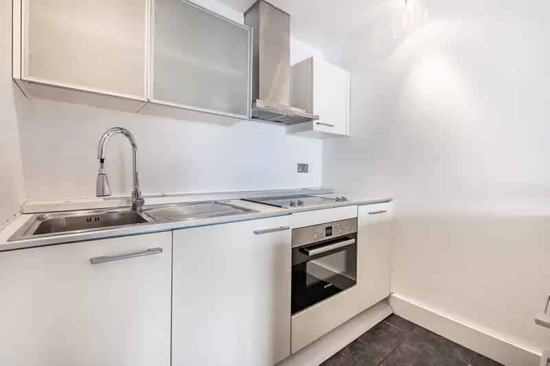 1 Bedroom Apartment to Rent - Furnished - 24 Hour Concierge