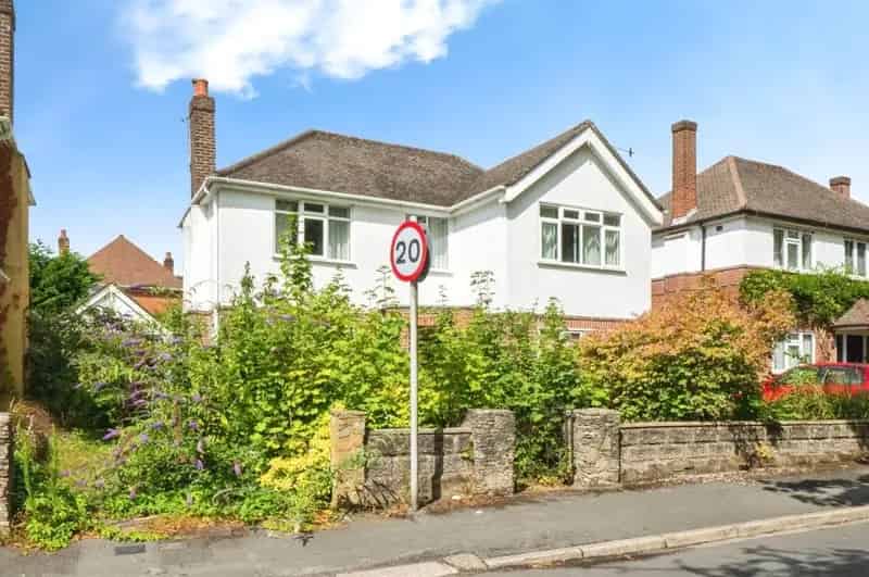 3 Bed Semi Detached House Bassett Southampton