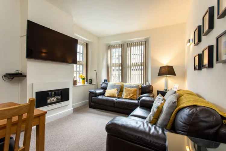 2 Bedroom Flat For Sale in Box Village Wiltshire