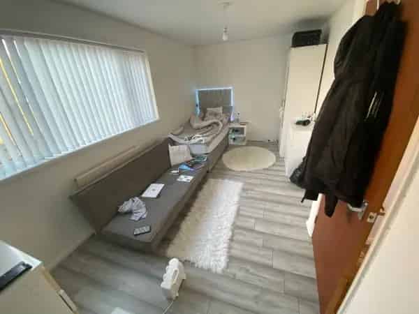 Semi Detached House with Big Living Area and Storage