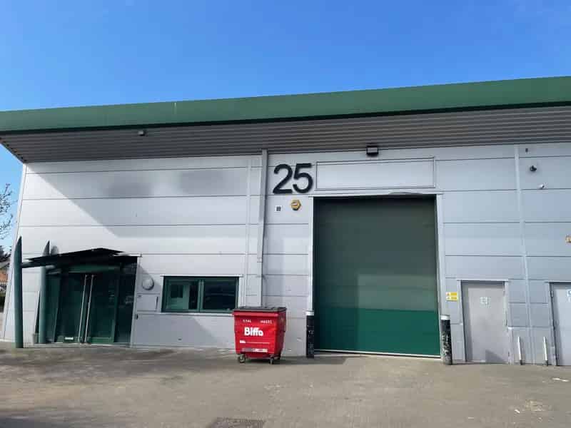 Modern Trade Counter Warehouse Enfield Great Cambridge Industrial Estate