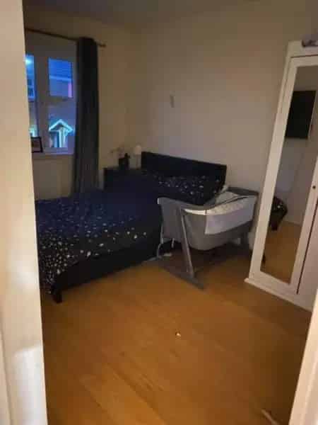 3 Bed Mid Terrace House Near School Beach Town