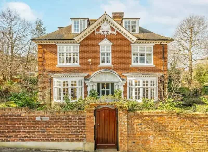Elegant Detached Period Home with Planning Permission in Putney