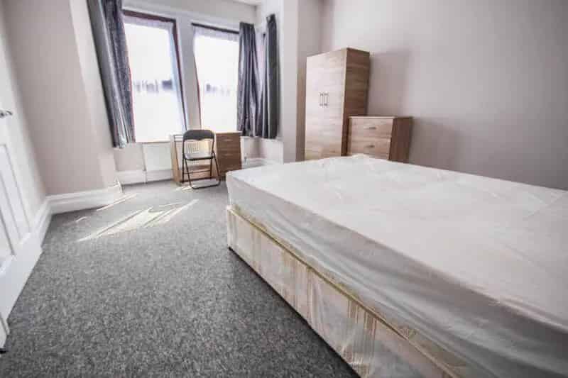 6 Bedroom Detached House for Rent in Winton Bournemouth