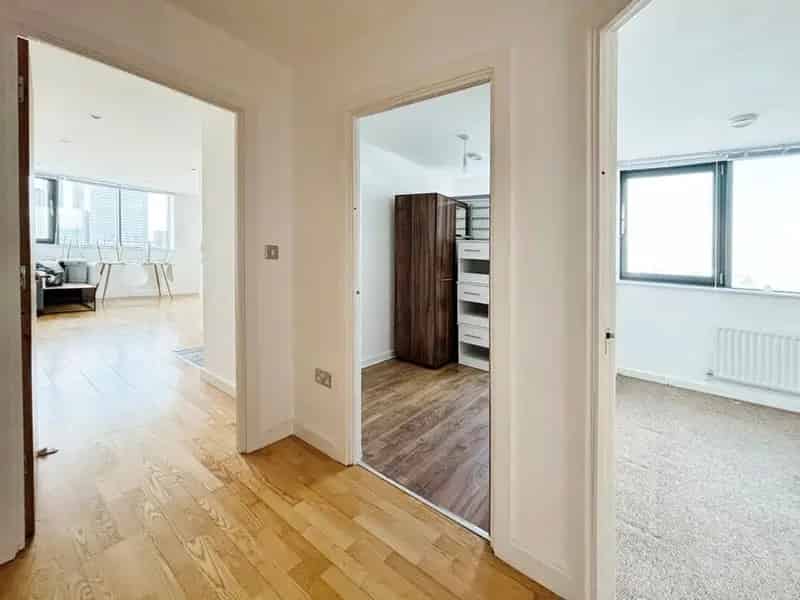 2 Bedroom Flat for Sale in London E14