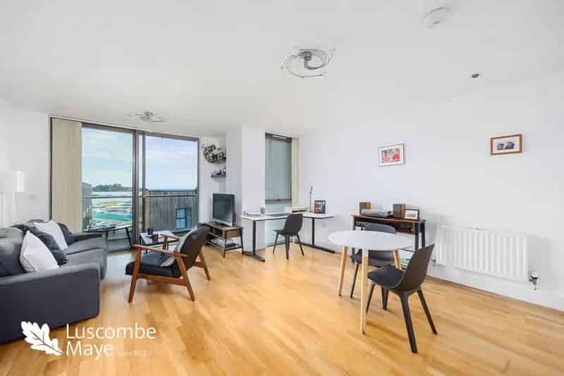 1 Bed Flat for Sale Plymouth City Centre Stunning Water Views