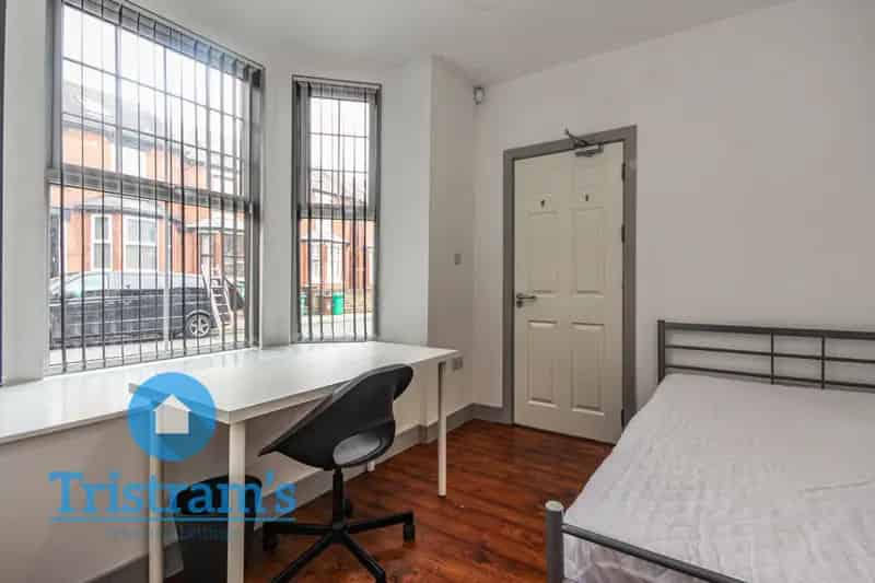 7 Bedroom Semi-Detached House for Students