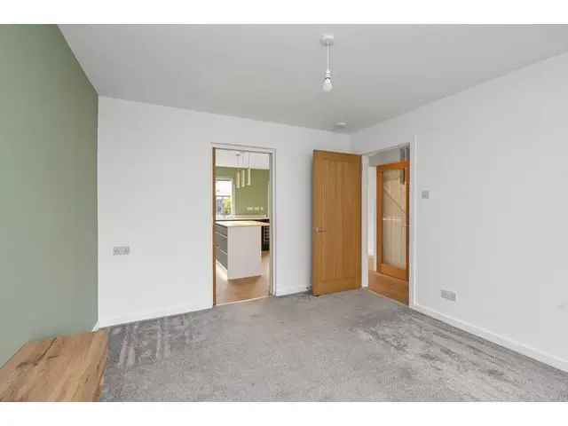 3 Bedroom Semi Detached House for Sale Modern Family Home