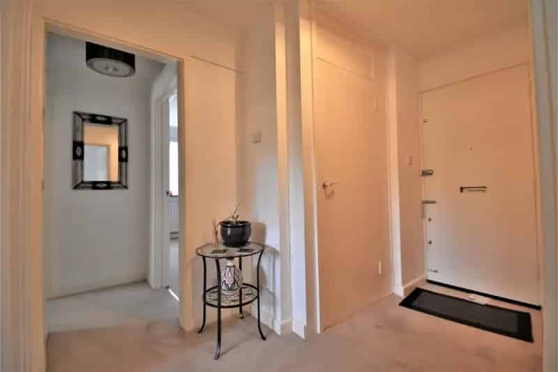 2 Bedroom Flat for Sale in Walton-on-Thames