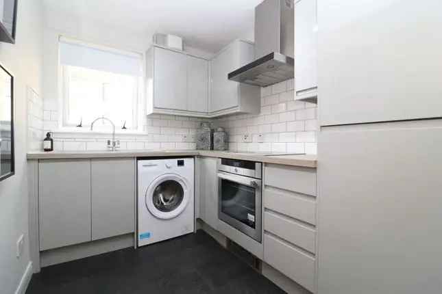 Flat to rent in Glenfarg Street, Glasgow G20