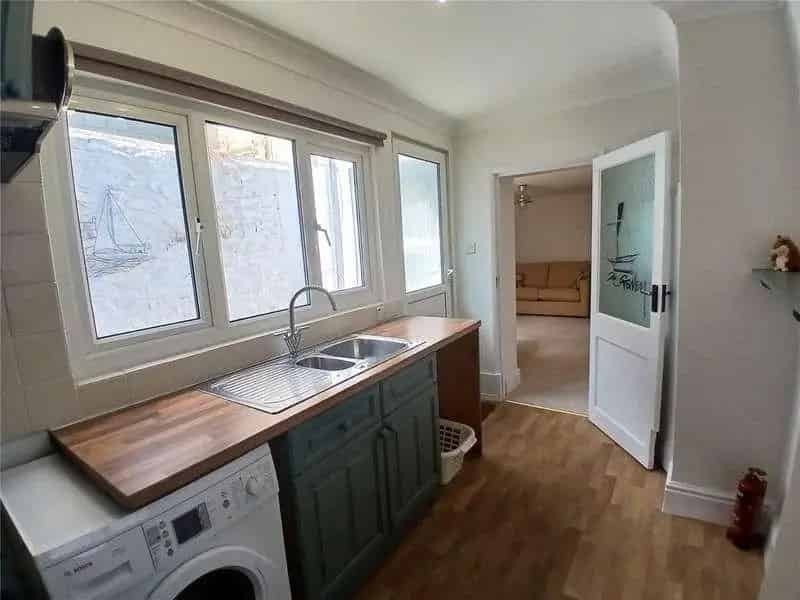 1 Bed Flat for Sale Near Town Centre