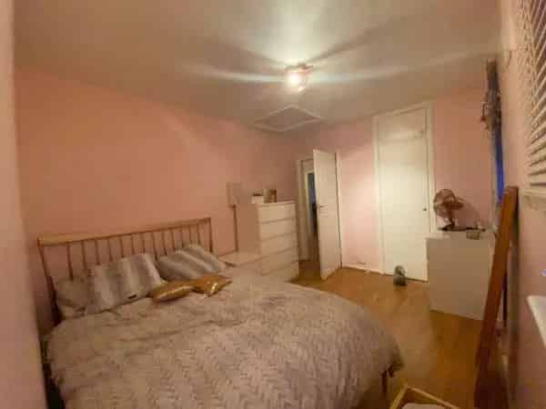 Spacious 2 Bed Flat Chiswick Loft Storage Good Schools
