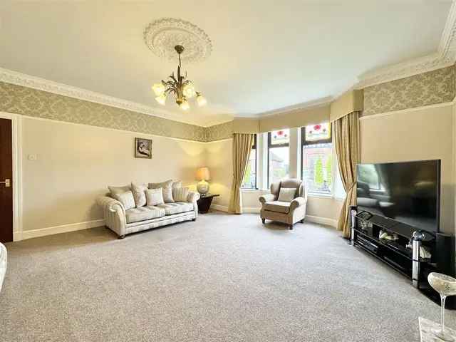 6 bedroom detached house for sale