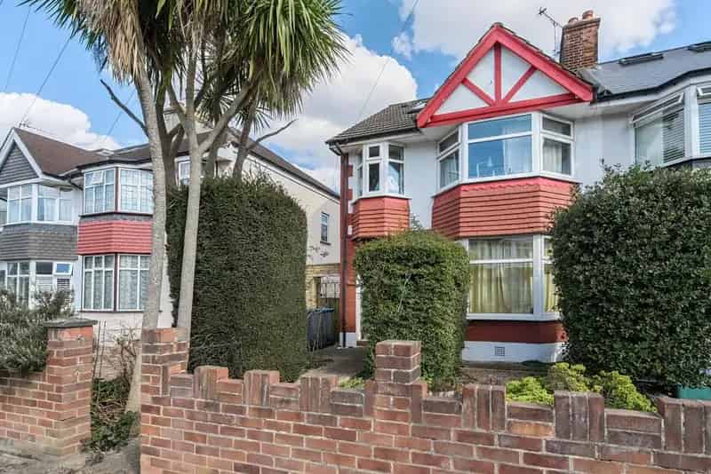 Exceptional House Near Earlsfield with Large Garden