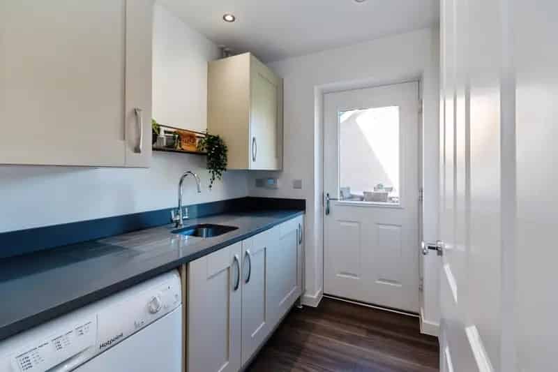 4 Bed Family Home with Detached Garage and Garden