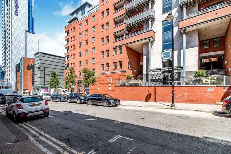 2 Bedroom Furnished Flat to Rent Manchester M1 - Secure Parking Balcony