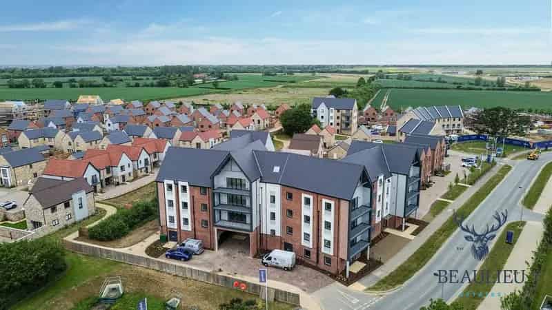 Luxury 2-Bedroom Apartment with Private Balcony