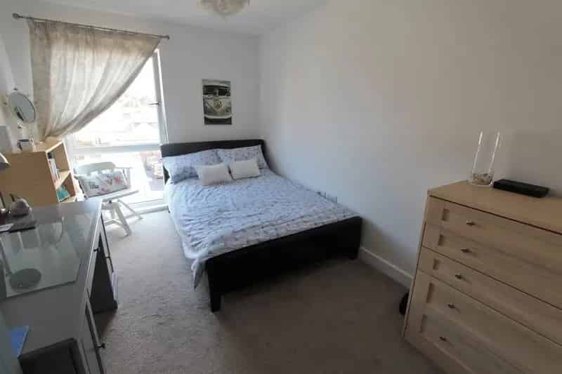 2 Bedroom Apartment House to Rent in Centenary Quay Woolston