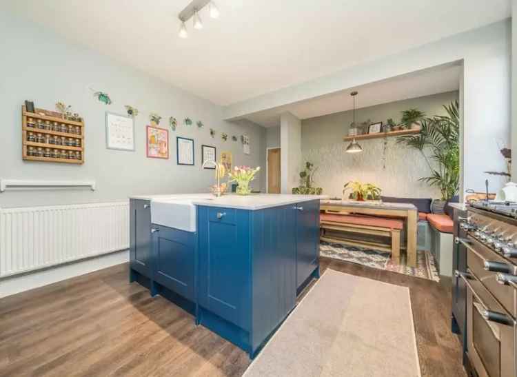 Two Double Bedroom Period Apartment Near Kingston and Surbiton