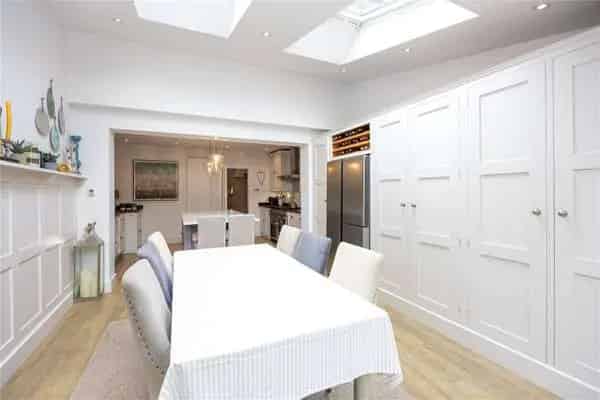 Impressive Detached House with Garden Studio and Ample Parking