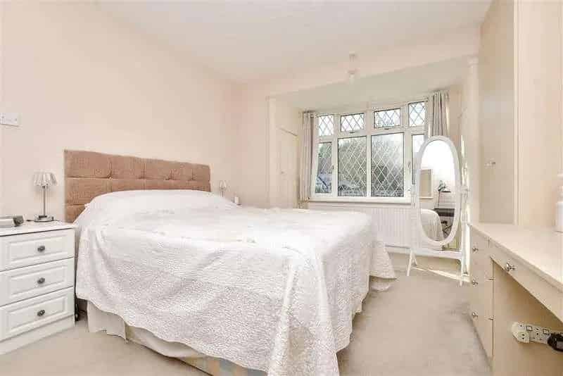 3 Bed House for Sale - Stylish Modern Living with Games Room and Home Office