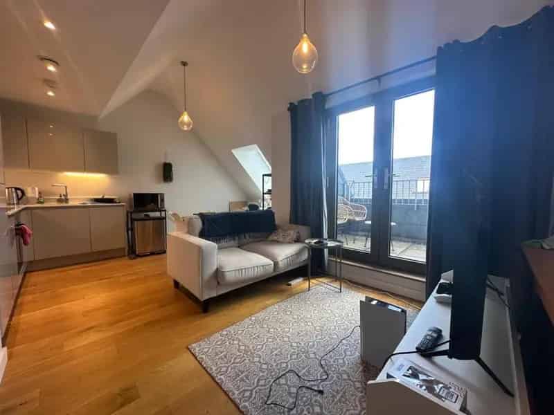 1 Bedroom Apartment in Wapping Wharf with Balcony