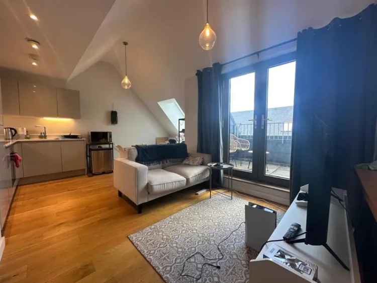 1 Bedroom Apartment in Wapping Wharf with Balcony