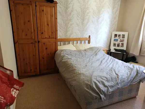 Flat For Rent in Chippenham, England