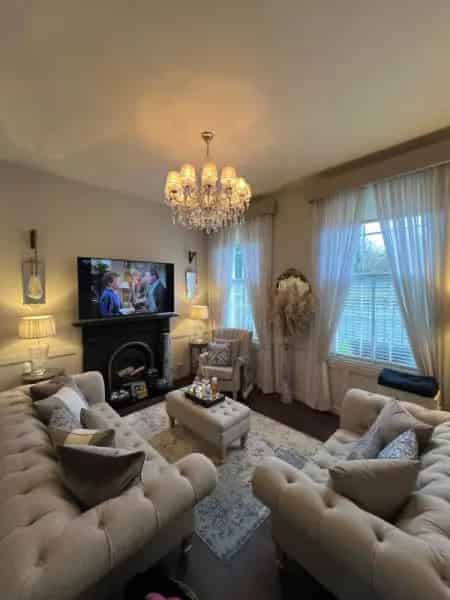 One Bedroom Ground Floor Flat With New Bathroom and Secure Parking
