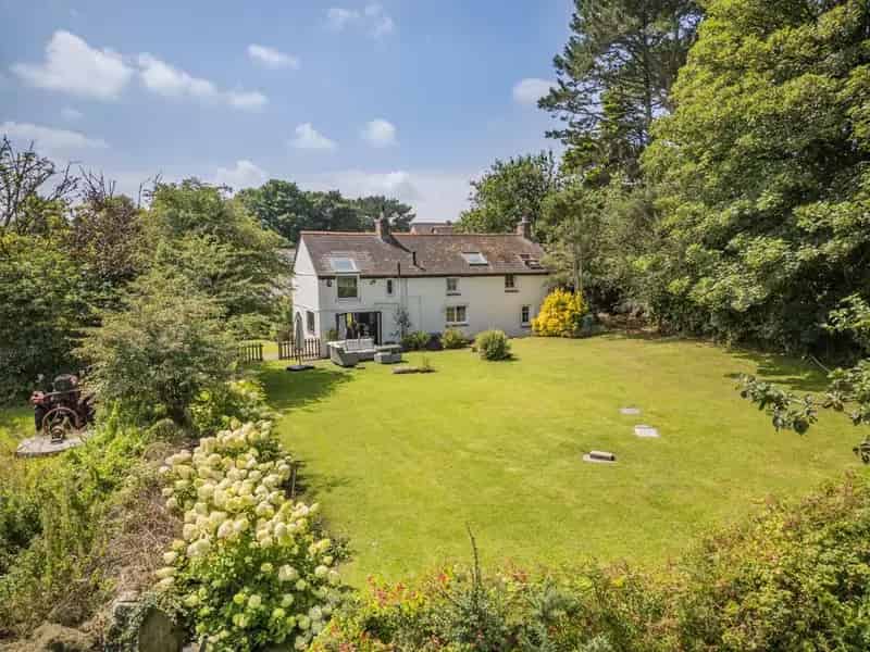 6 Bedroom Detached House with Holiday Lets and Outbuildings
