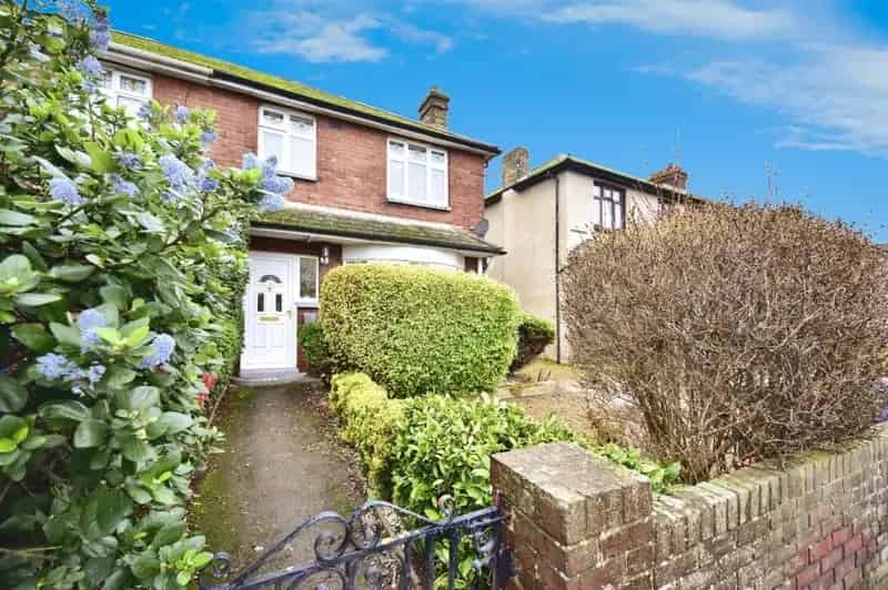 3-Bedroom Semi-Detached House in Kemsley