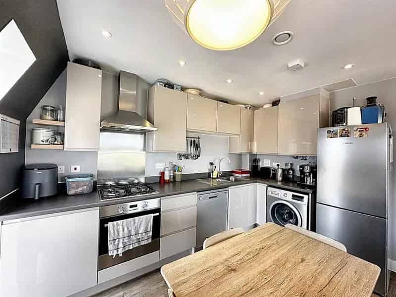 2 Bedroom Apartment House to Rent