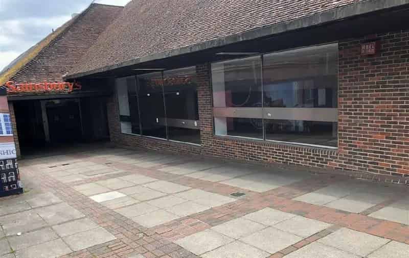 Retail Unit To Let Farnham Surrey 2544 sq ft