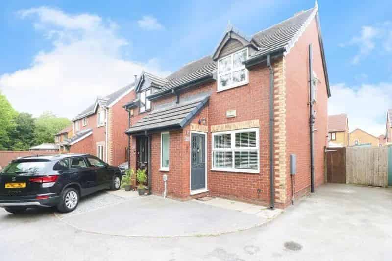 2 Bedroom Semi-Detached House For Sale