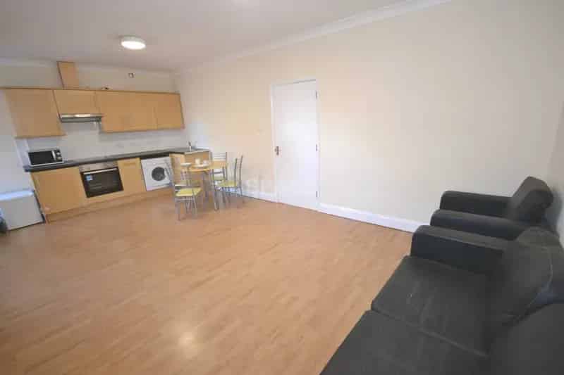 1 Bedroom Flat Town Centre Rent