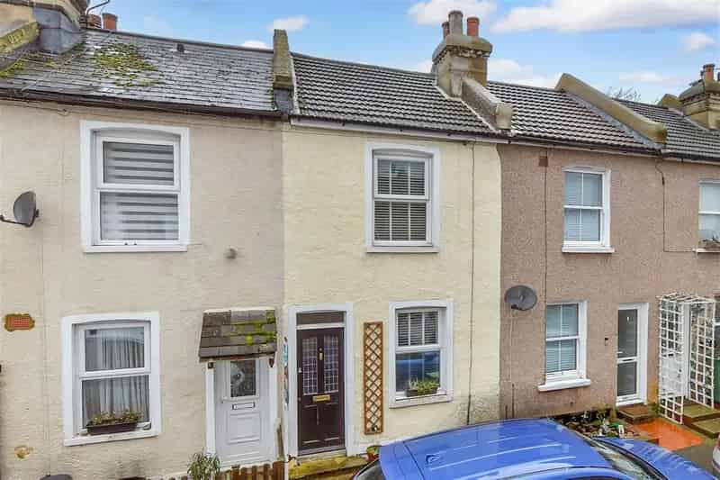 2 Bedroom Victorian Terraced House Sutton Town Centre