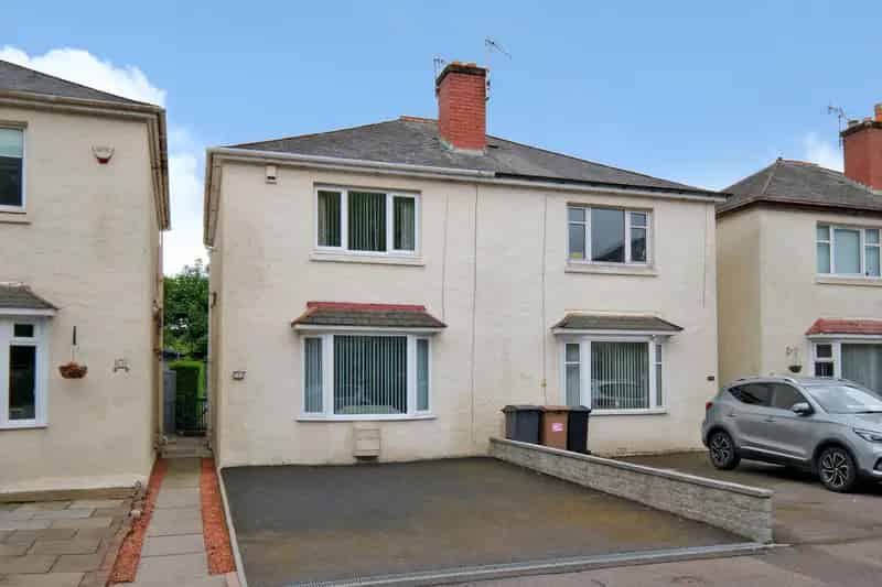 3 Bedroom Semi Detached House with Conservatory and Off Street Parking