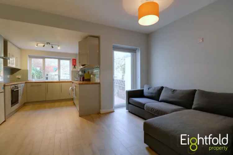 6 Bedroom Student House Near University
